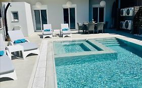 Flev'S Luxury House With Pool